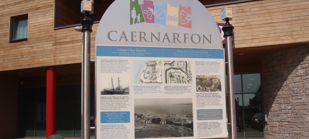 Paneli cyfeirio a dehongli – Caernarfon – orientation and interpretation panels